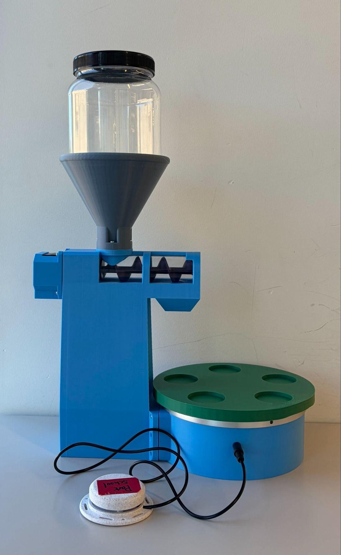 Finished automatic granular dispenser prototype